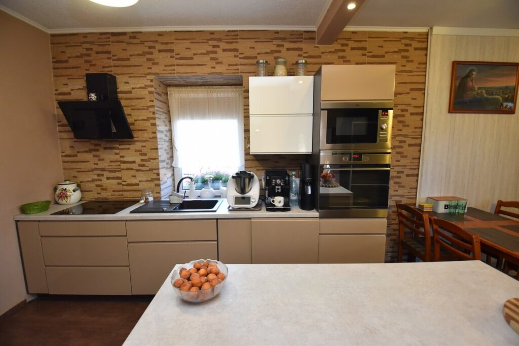 Połowa domu 96 m2, 3 pokoje, duży ogród, - zdjęcie 8