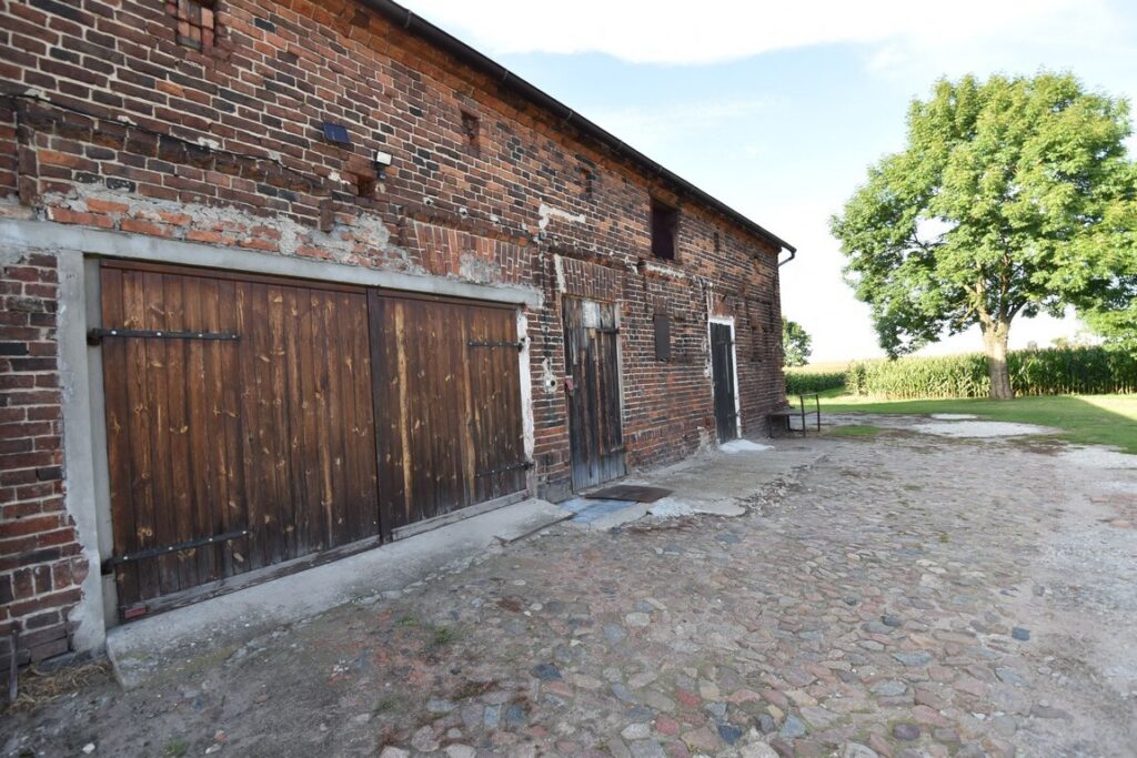 Połowa domu 96 m2, 3 pokoje, duży ogród, - zdjęcie 17