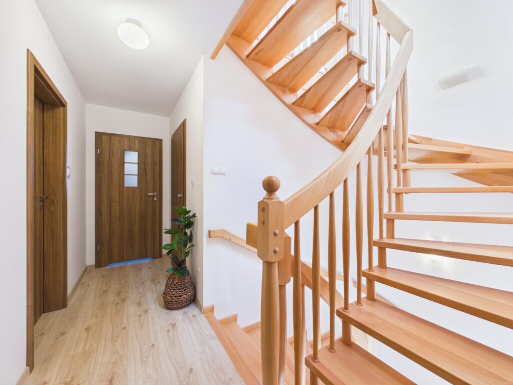 Dom z garażem w atrakcyjnej lokalizacji - zdjęcie 17