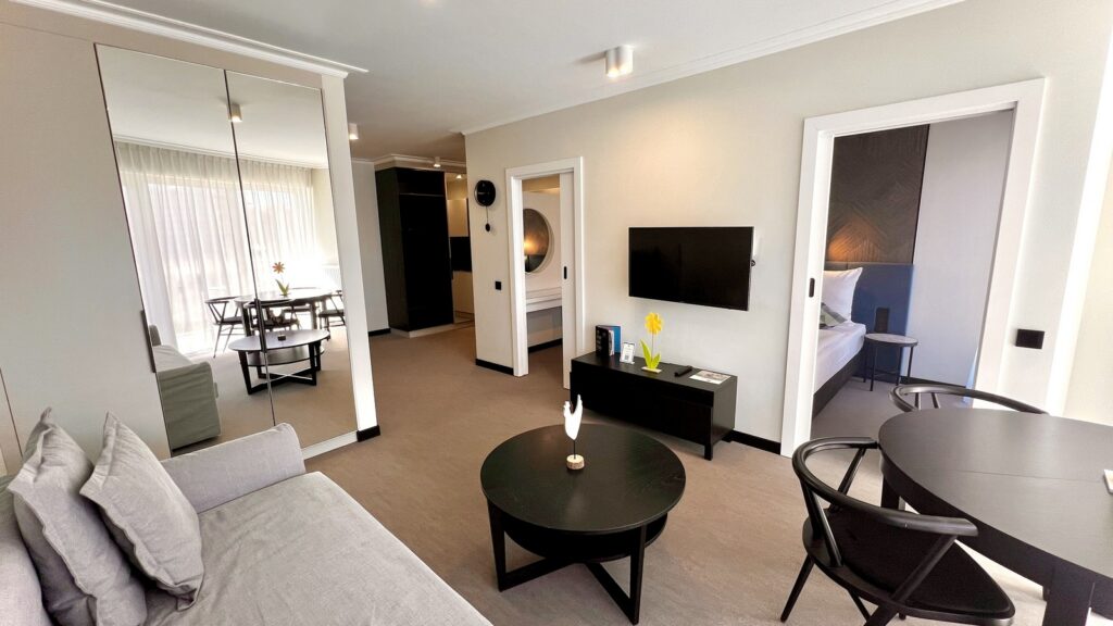 Apartament w Apart Park Albus miejsce parkingowe. - zdjęcie 4