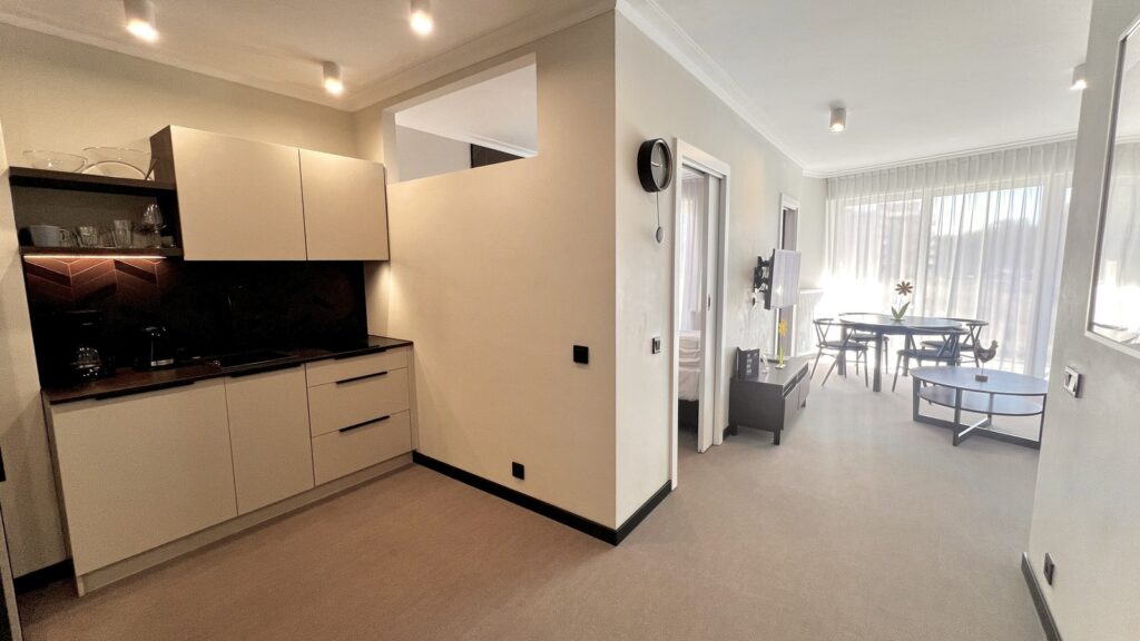 Apartament w Apart Park Albus miejsce parkingowe. - zdjęcie 11