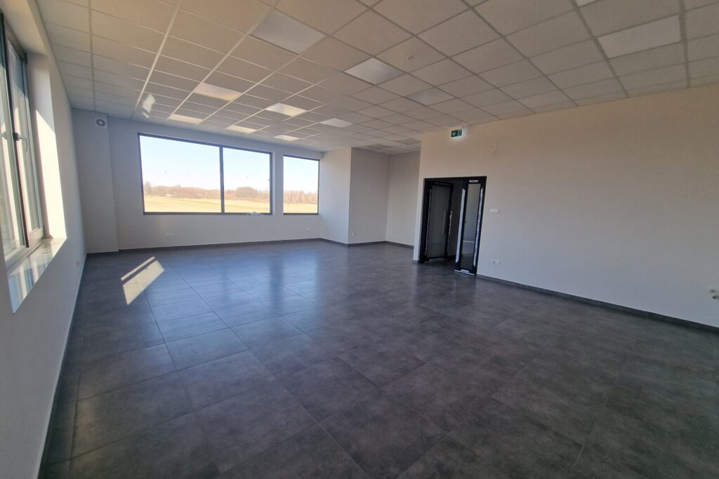 Lokal  200m² Ujrzanów - nowoczesne I duży parking - zdjęcie 13