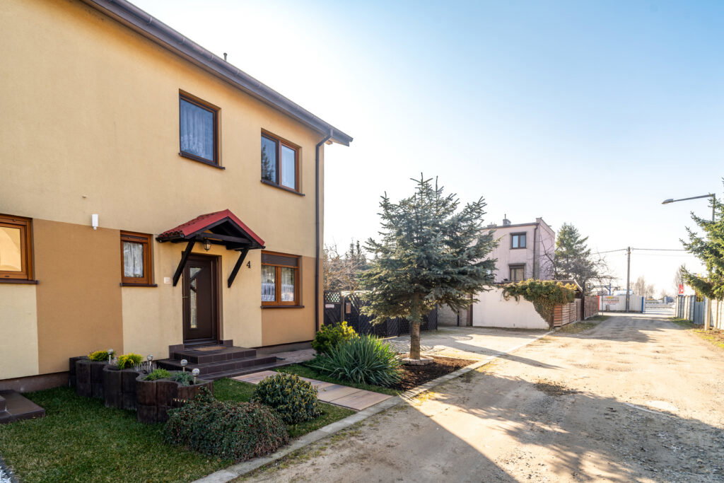 Komfortowy dom z ogrodem, kominkiem i fotowoltaiką - zdjęcie 2