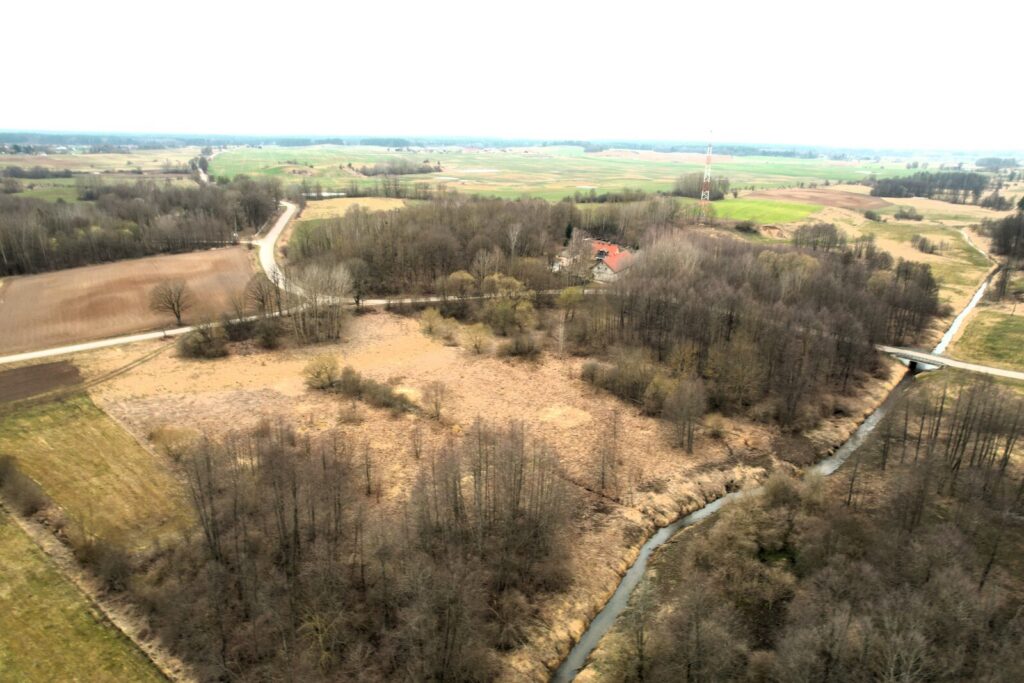 Na sprzedaż działka z wydanymi warunkami zabudowy - zdjęcie 9