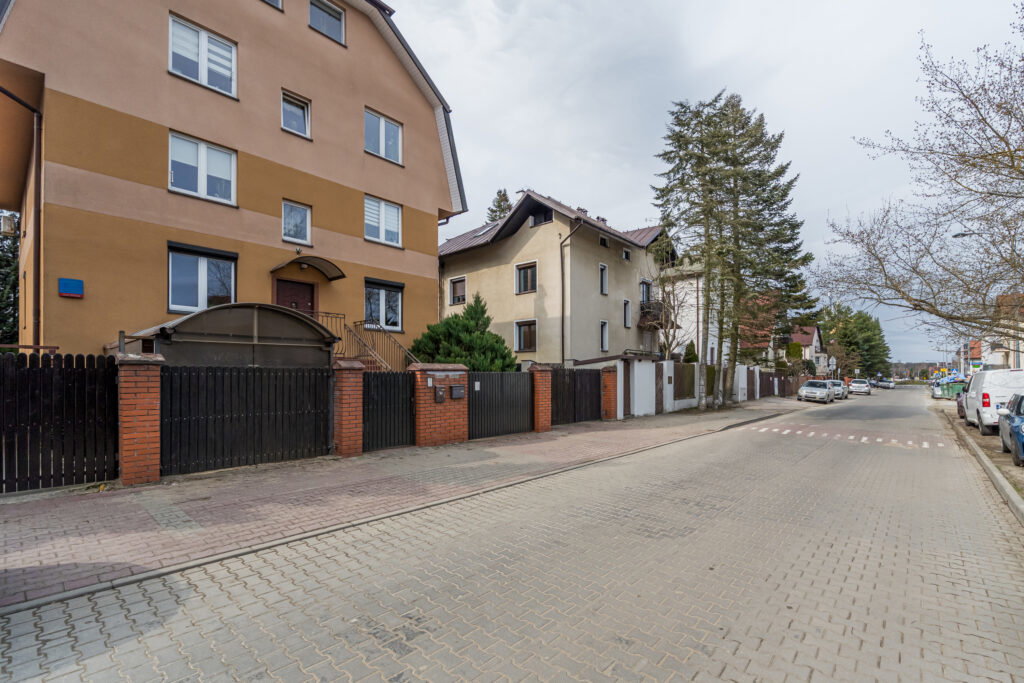 Ciche 3 pokoje z dużym garażem blisko parku - zdjęcie 15
