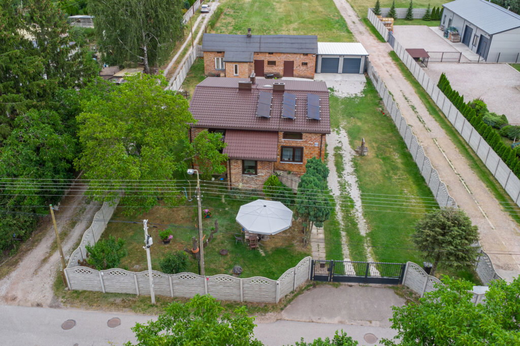 Posesja z domem i budynkami gospodarczymi Janki - zdjęcie 4