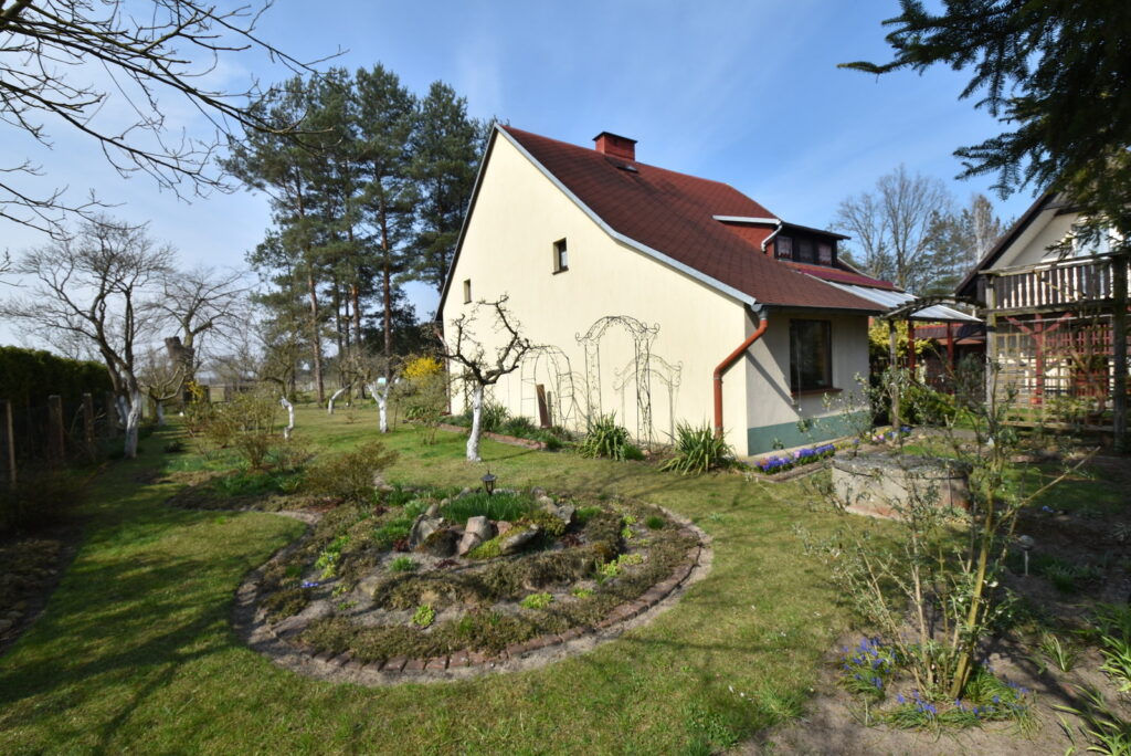 2 domy, 7 pokoi + 160 m2 b.gospodarcze, staw i las - zdjęcie 1