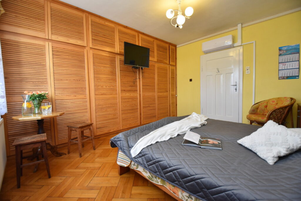 2 domy, 7 pokoi + 160 m2 b.gospodarcze, staw i las - zdjęcie 11