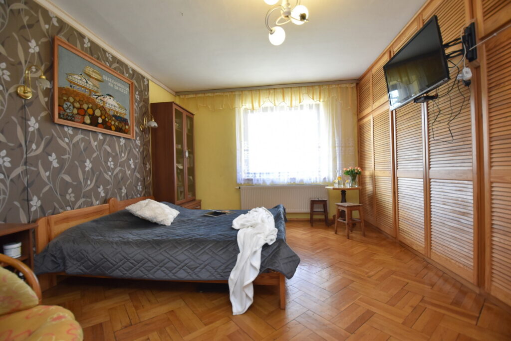 2 domy, 7 pokoi + 160 m2 b.gospodarcze, staw i las - zdjęcie 12