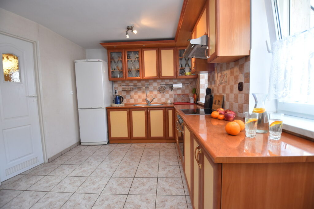 2 domy, 7 pokoi + 160 m2 b.gospodarcze, staw i las - zdjęcie 21