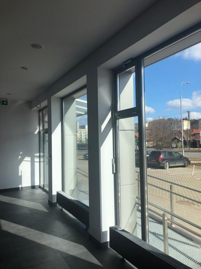 Lokal usługowy do wynajęcia na własną działalność - zdjęcie 2
