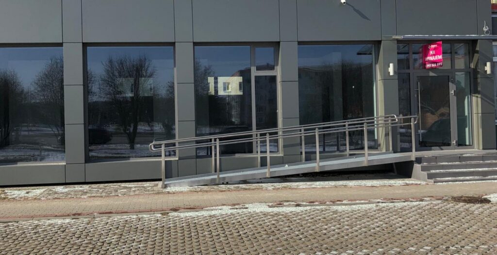 Lokal usługowy do wynajęcia na własną działalność - zdjęcie 1