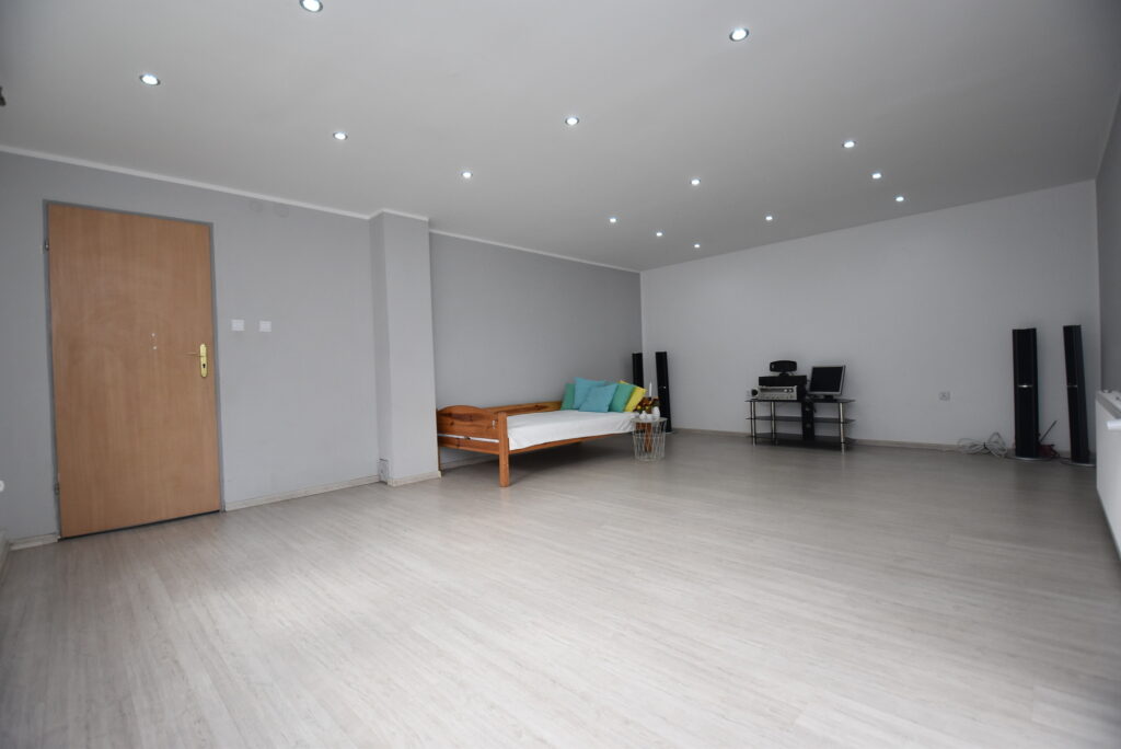 Dom 110 m2 , działka 75 arów, otoczenie lasów - zdjęcie 7