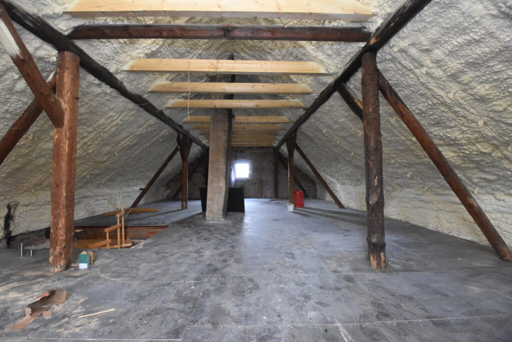 Dom 110 m2 , działka 75 arów, otoczenie lasów - zdjęcie 11