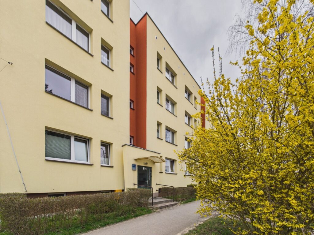 3 pokoje z widokiem na las i jezioro, os. W - zdjęcie 1