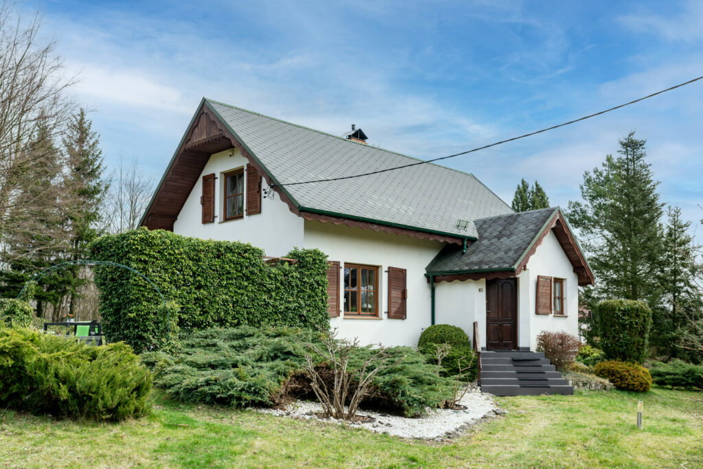 Komfortowy dom wolnostojący w Bobolicach - zdjęcie 1