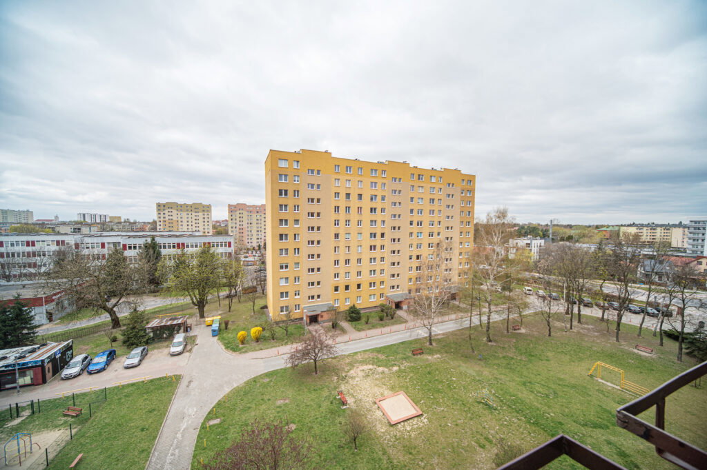 Kawalerka na Ursusie z dużym balkonem - zdjęcie 16