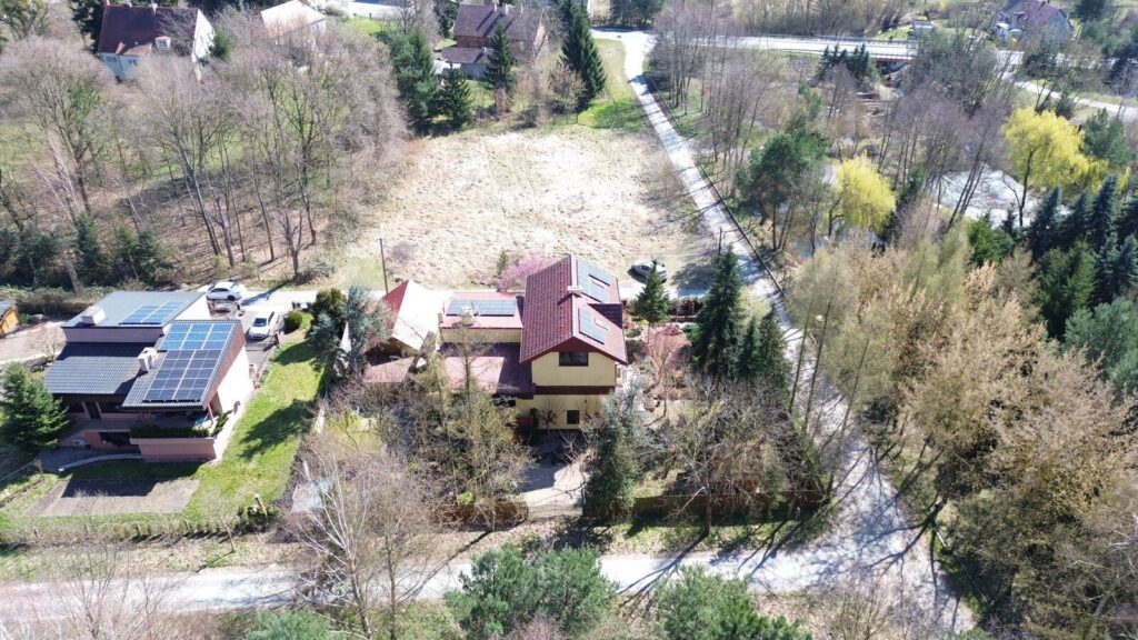 Przestronny dom z dużą działką w Lubszy - zdjęcie 21