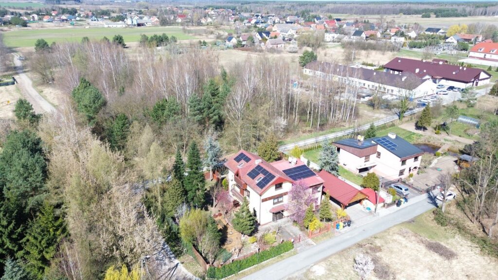 Przestronny dom z dużą działką w Lubszy - zdjęcie 22