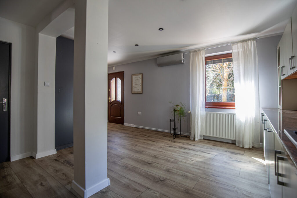 Przestronny dom z dużą działką w Lubszy - zdjęcie 10