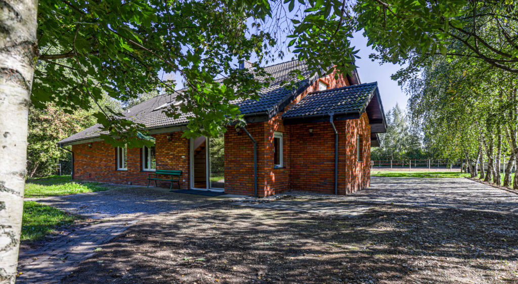 Dom ze stajnią, siedlisko, ranczo, agroturystyka - zdjęcie 1