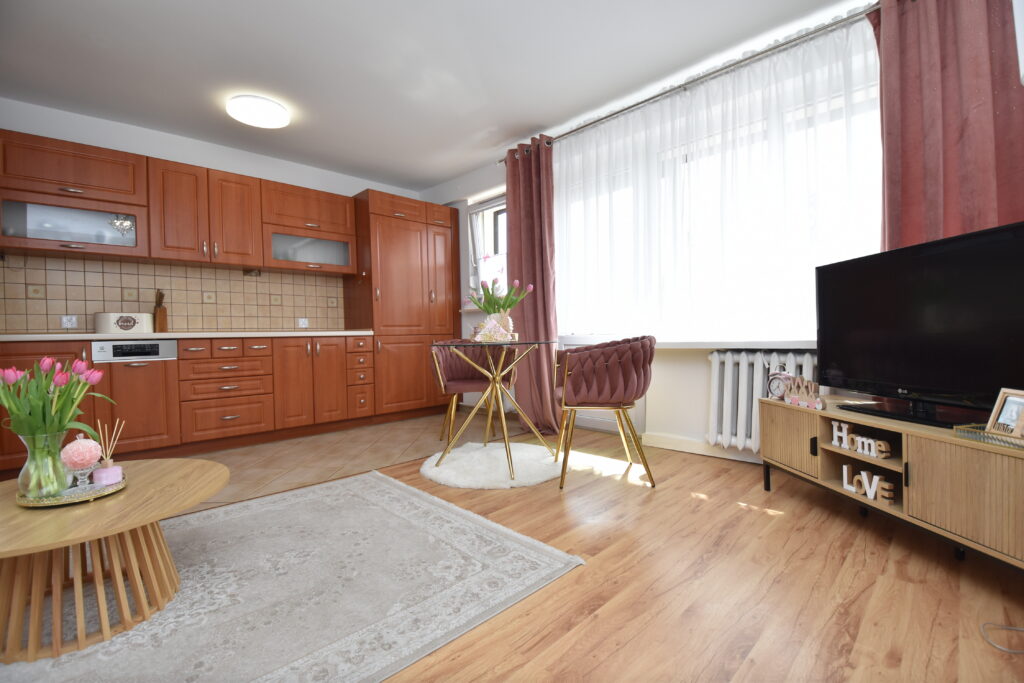 Mieszkanie 3 pokoje, 1 piętro, blok, balkon - zdjęcie 5