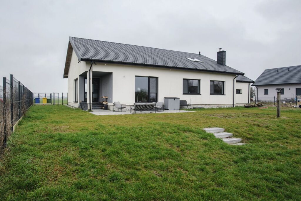 Nowoczesny dom w Wytrębowicach koło Łysomic - zdjęcie 19