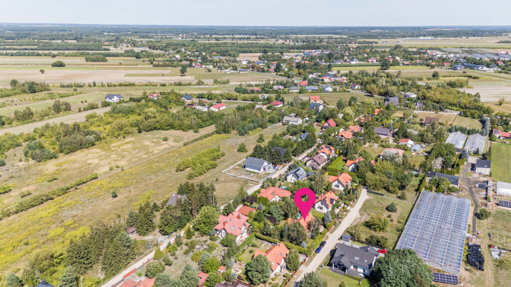 Klimatyczny dom pod Warszawą do wprowadzenia - zdjęcie 18
