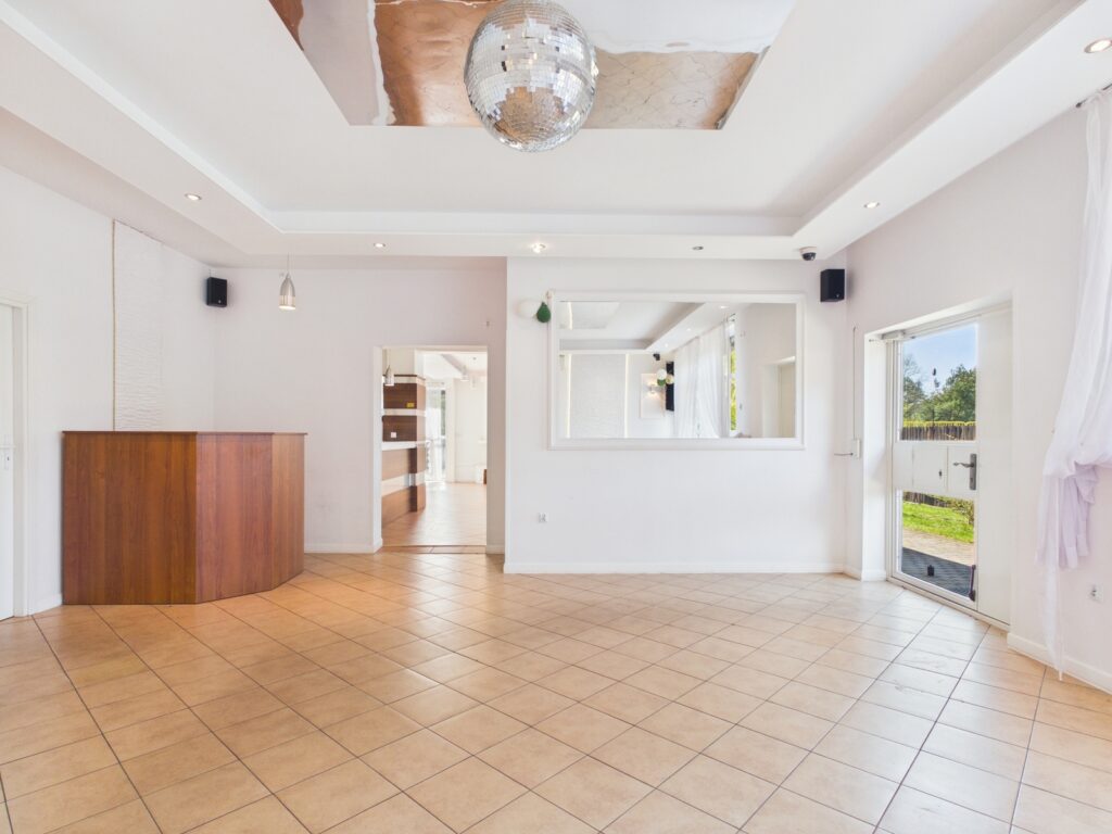 Lokal usługowy 130m2 z ogródkiem, Borki, Zegrze - zdjęcie 1
