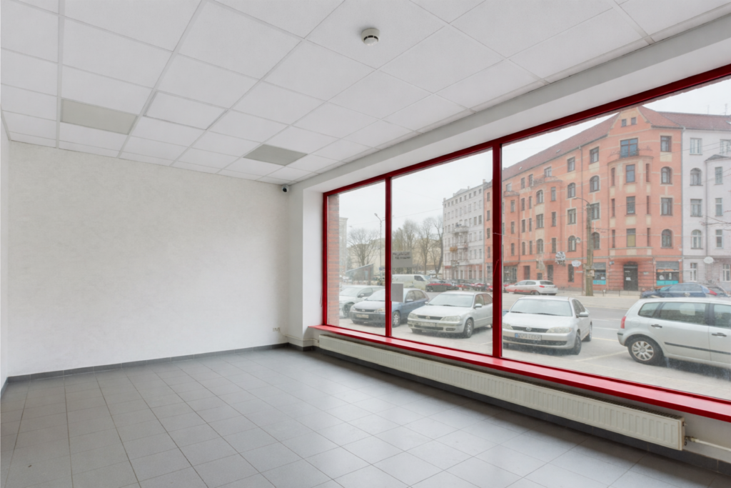 Lokal 95m²|Centrum| Witryna + 2 wejścia + parking - zdjęcie 2