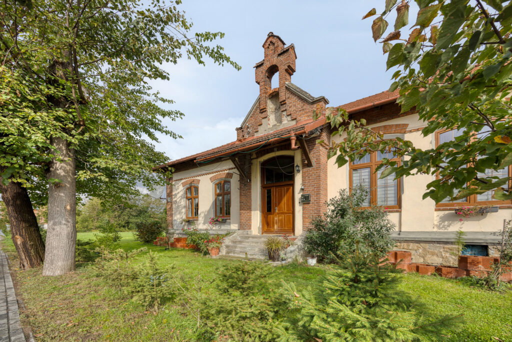 Stylowy dworek z historią i potencjałem - zdjęcie 1