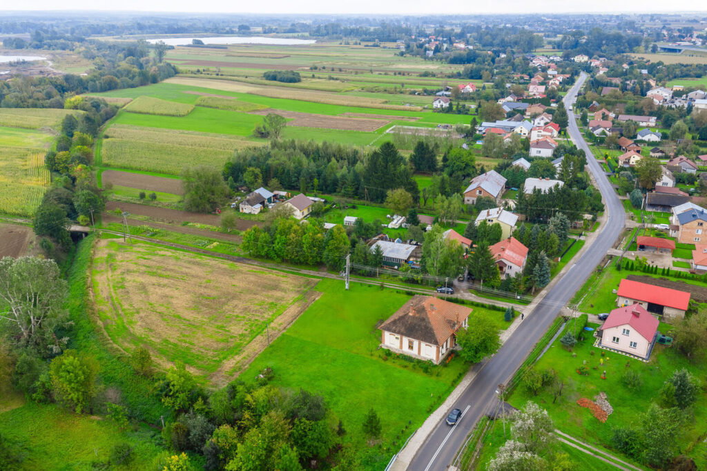 Stylowy dworek z historią i potencjałem - zdjęcie 15