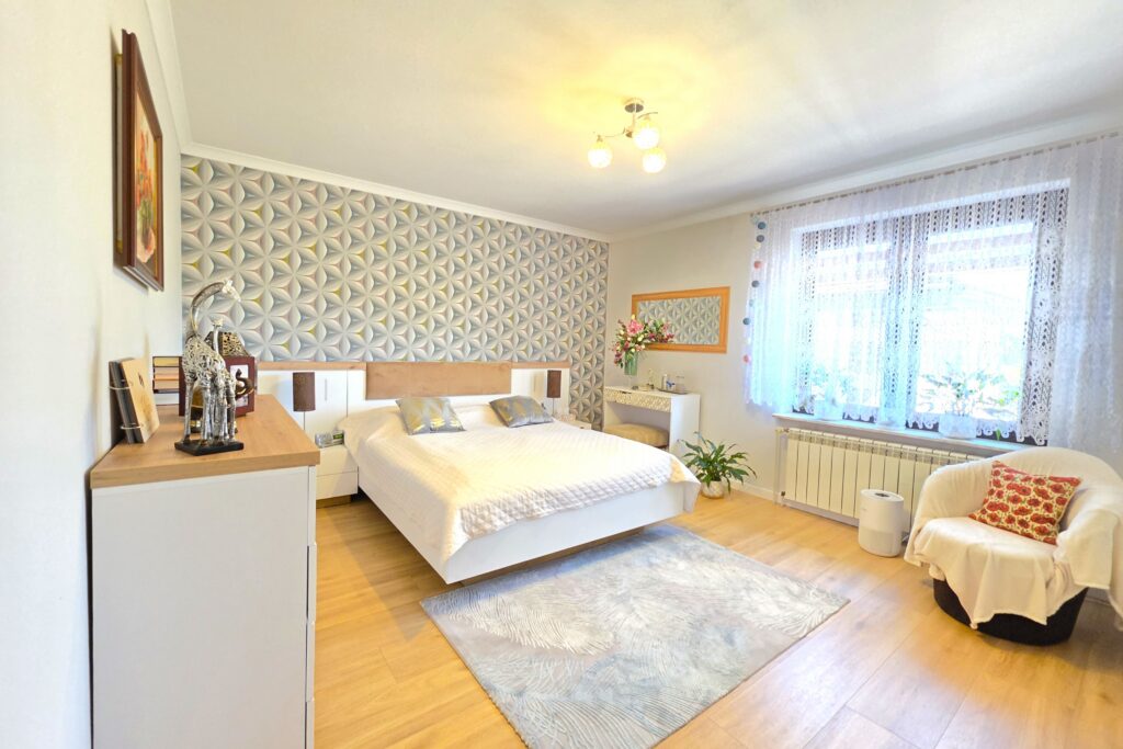 Dom z gotową przestrzenią pod biznes- 280 m2 - zdjęcie 3