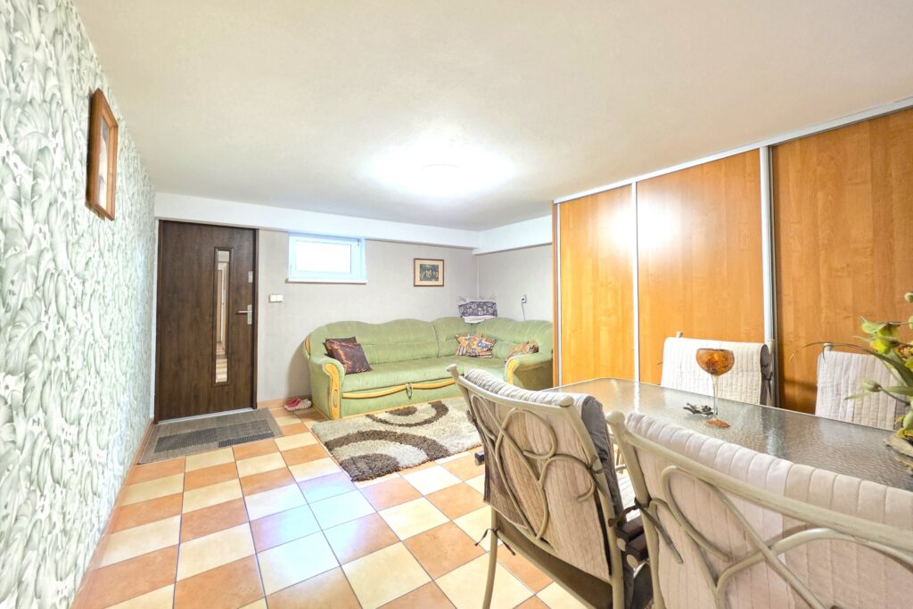 Dom z gotową przestrzenią pod biznes- 280 m2 - zdjęcie 15