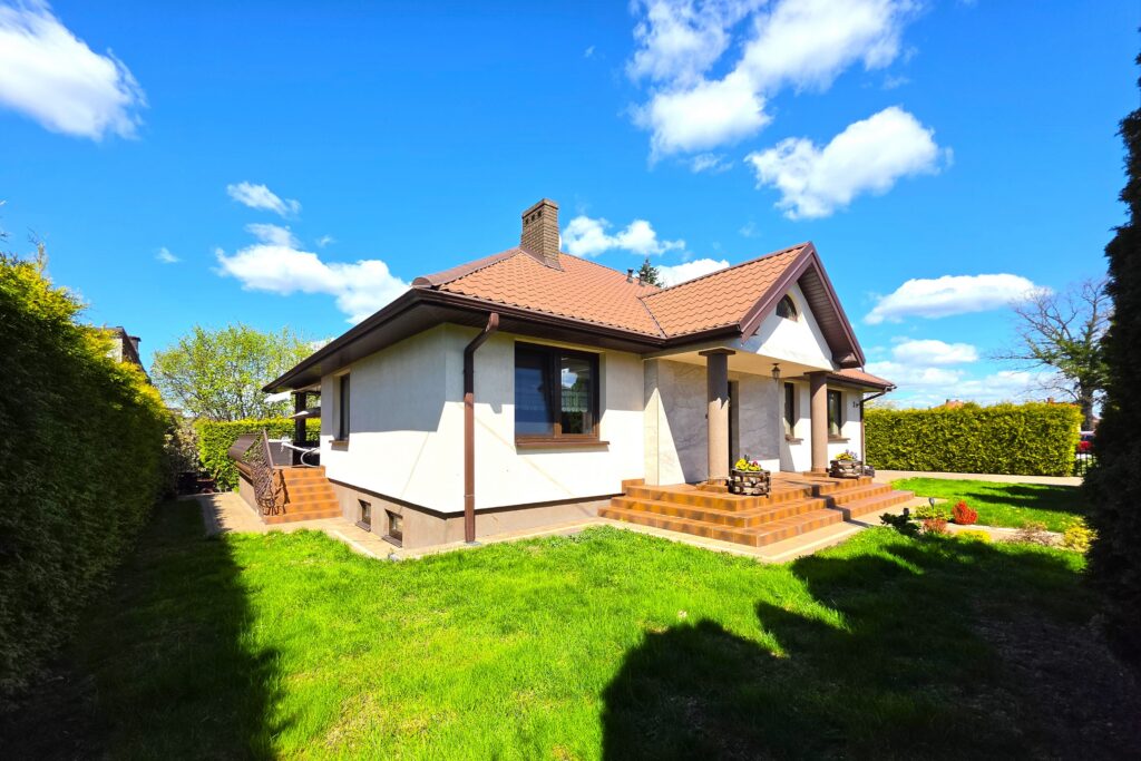 Dom z gotową przestrzenią pod biznes- 280 m2 - zdjęcie 1