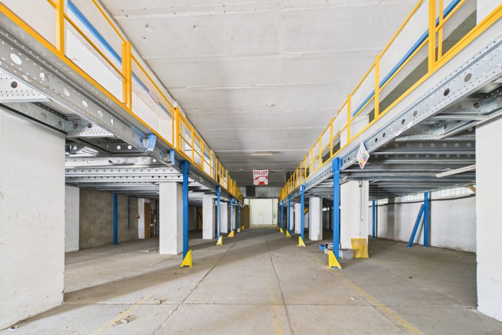 Hala produkcyjno-magazynowa przy centrum handlowym - zdjęcie 5