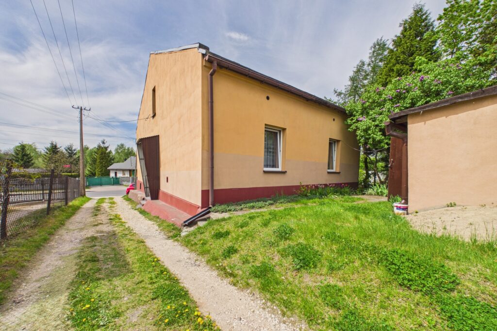 Dom parterowy w Radomsku - zdjęcie 2