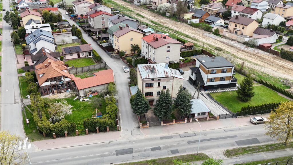 Dom i budynek usługowy Ostrowiec Św. Świętokrzyska - zdjęcie 1