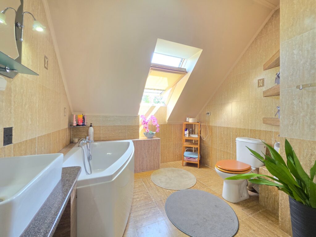 Nowoczesny dom z klimatem, 2000m2, - zdjęcie 12