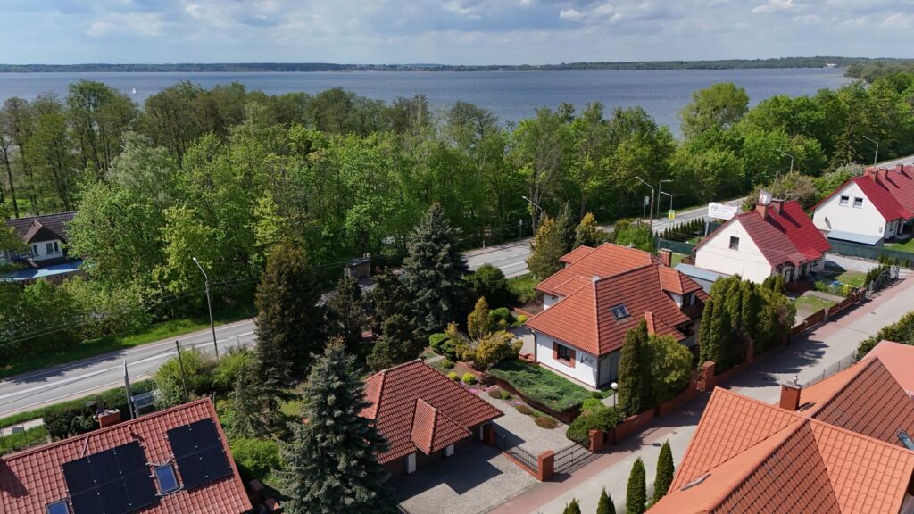Dom z 3 garażami - Bystry k. Giżycka przy S W J M - zdjęcie 12
