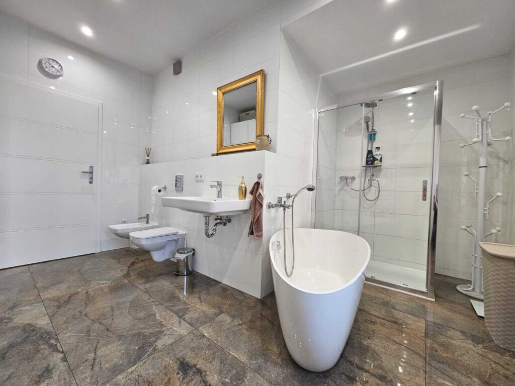 Luksusowy apartament 86m² w odnowionej kamienicy - zdjęcie 8