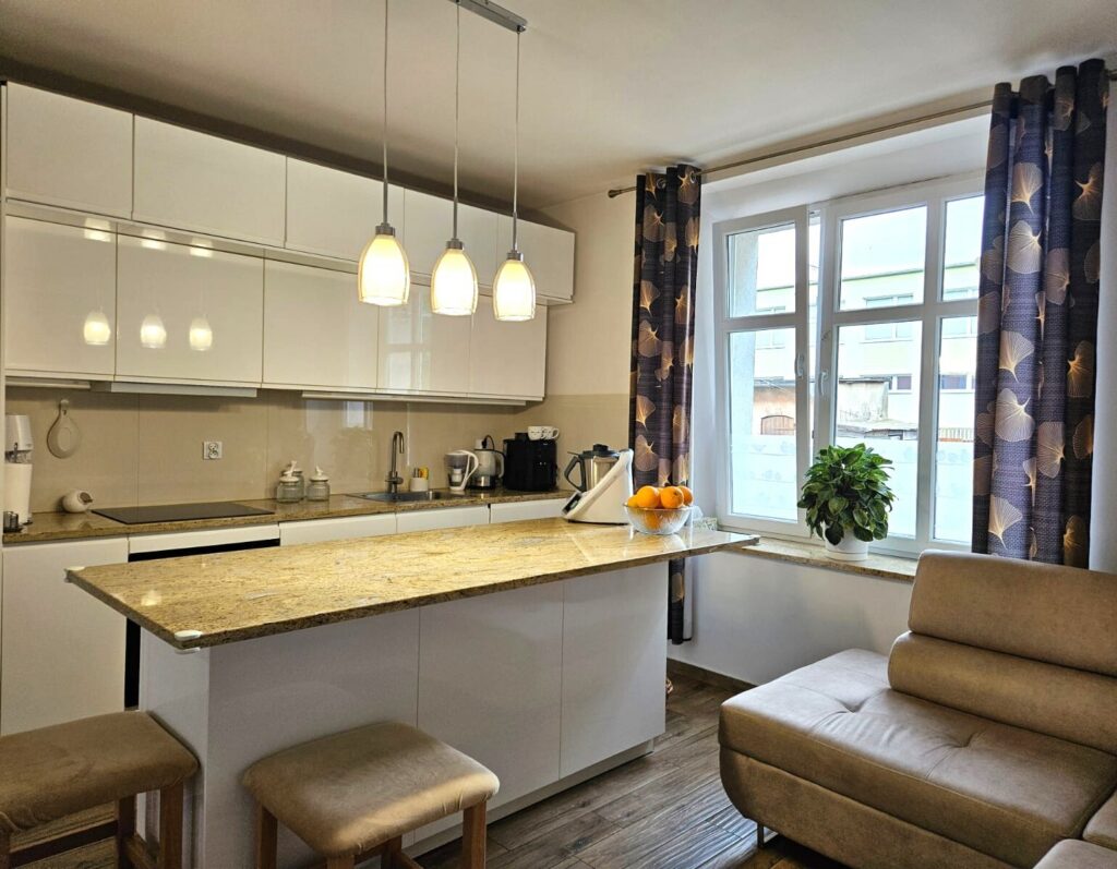 Luksusowy apartament 86m² w odnowionej kamienicy - zdjęcie 2