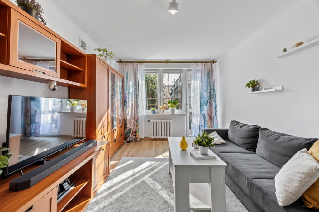 2 pokoje po remoncie | Balkon | 220 m do PKP - zdjęcie 2