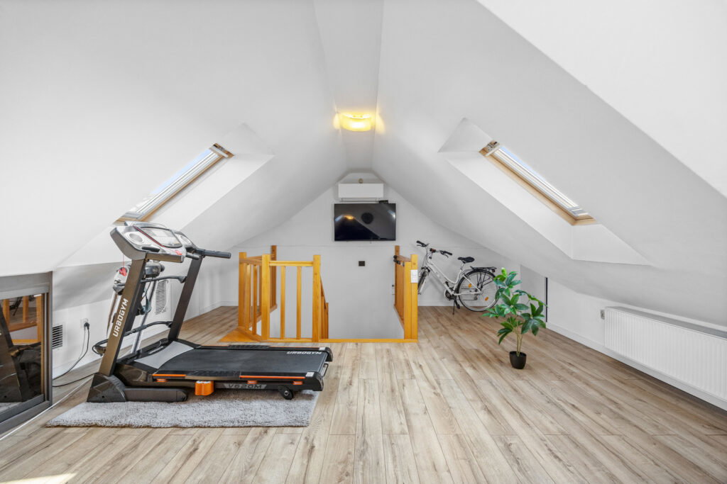 Zadbany bliźniak 157 m² z pięknym ogrodem i klimat - zdjęcie 14