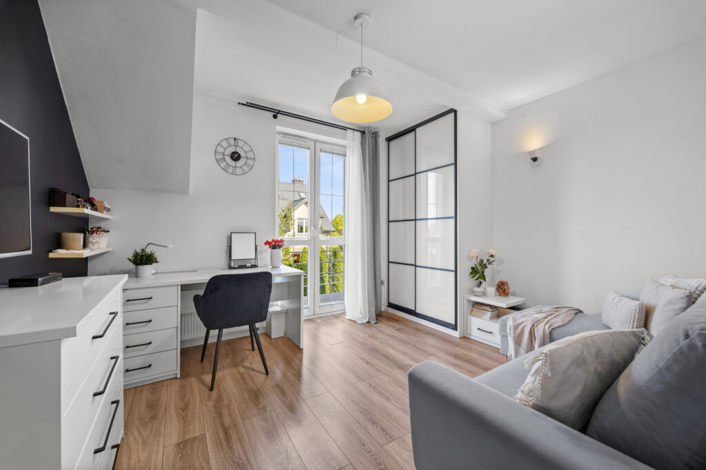 Zadbany bliźniak 157 m² z pięknym ogrodem i klimat - zdjęcie 11