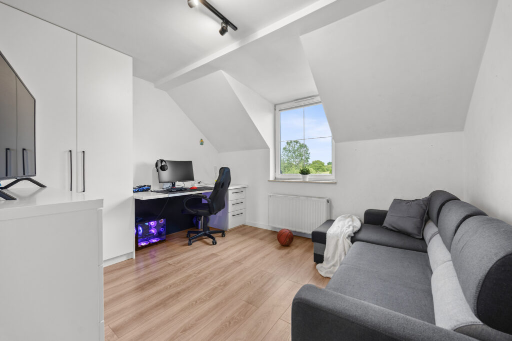 Zadbany bliźniak 157 m² z pięknym ogrodem i klimat - zdjęcie 10