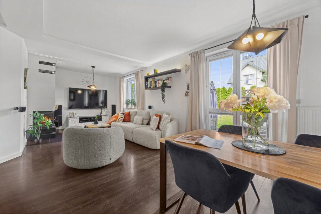 Zadbany bliźniak 157 m² z pięknym ogrodem i klimat - zdjęcie 2