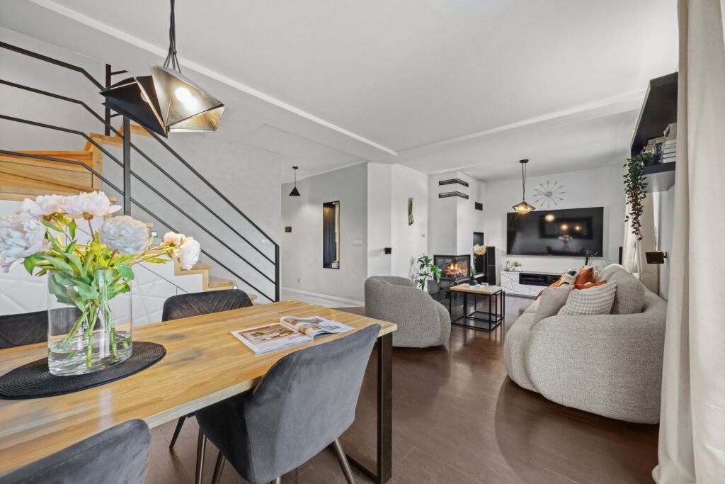 Zadbany bliźniak 157 m² z pięknym ogrodem i klimat - zdjęcie 4