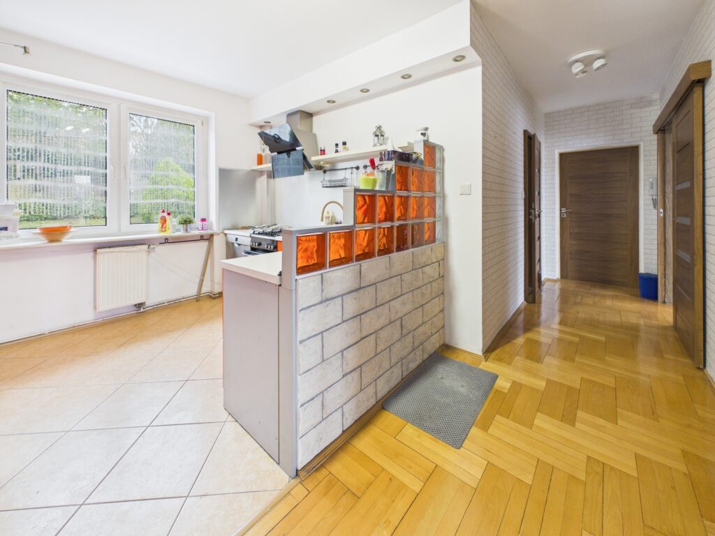 Dom z 4 mieszkaniami – blisko centrum - zdjęcie 13