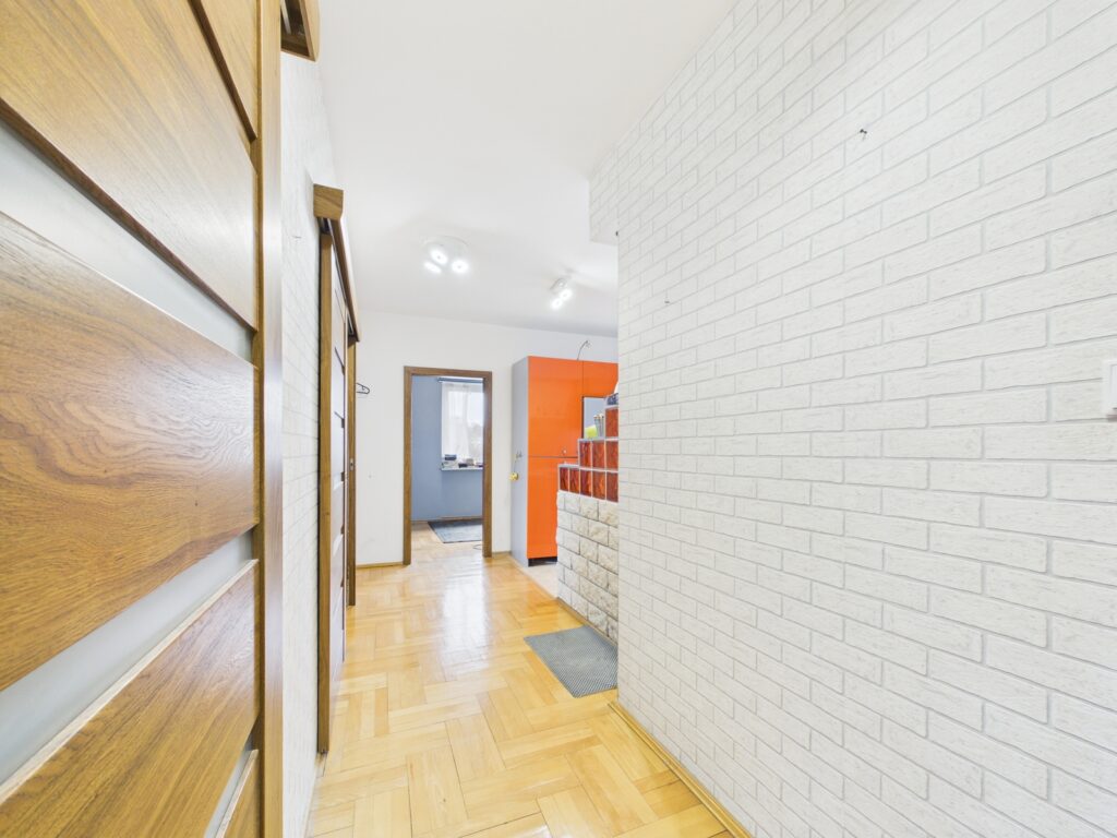Dom z 4 mieszkaniami – blisko centrum - zdjęcie 18